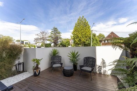 Photo of property in 2 Jacksons Road, Merivale, Christchurch, 8014