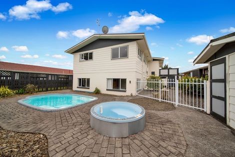 Photo of property in 25 Truby King Street, Merrilands, New Plymouth, 4312