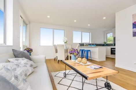 Photo of property in 30 Ngahere Views, Orewa, 0931