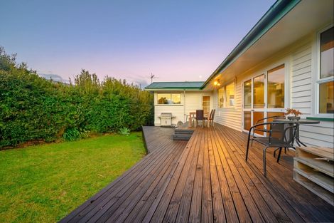 Photo of property in 1/90 Bradbury Road, Botany Downs, Auckland, 2010