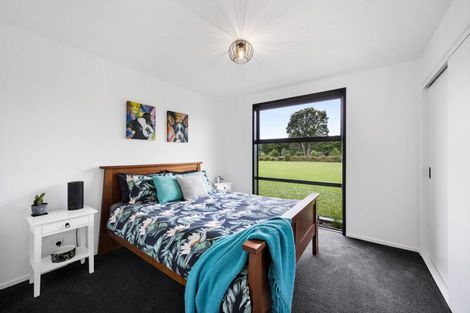 Photo of property in 450 Waitara Road, Huirangi, New Plymouth, 4373