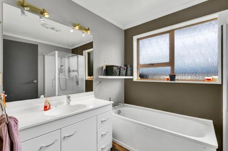 Photo of property in 1 Tainui Terrace, Inglewood, 4330