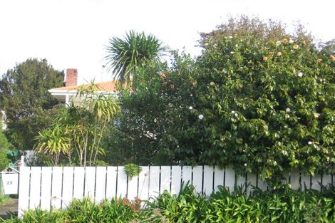 Photo of property in 22 Taipari Road, Te Atatu Peninsula, Auckland, 0610
