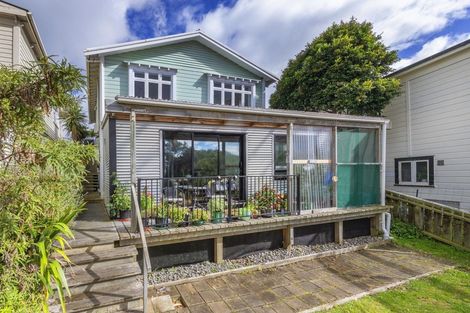 Photo of property in 1 Overtoun Terrace, Hataitai, Wellington, 6021