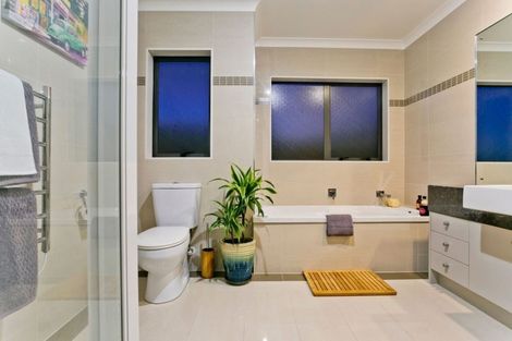 Photo of property in 57 Laurel Oak Drive, Schnapper Rock, Auckland, 0632