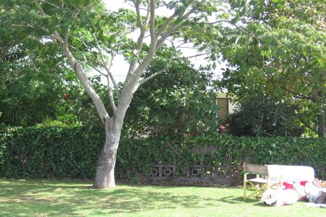 Photo of property in 5 Bamboo Grove, Kelston, Auckland, 0602