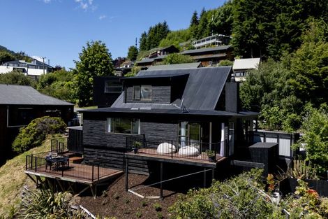 Photo of property in 6 Mackinnon Terrace, Sunshine Bay, Queenstown, 9300