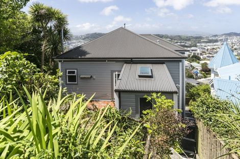 Photo of property in 112 Kelburn Parade, Kelburn, Wellington, 6012