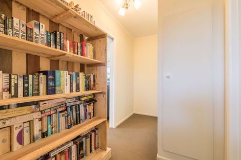 Photo of property in 36 Fairmount Road, Titirangi, Auckland, 0604