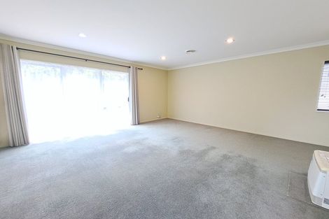 Photo of property in 36 Gibbston Crescent, Flat Bush, Auckland, 2016