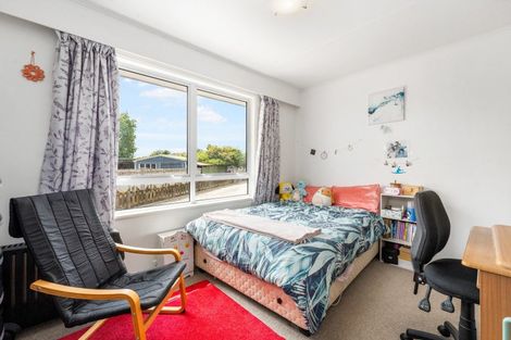 Photo of property in 11a Fox Place, Cloverlea, Palmerston North, 4412