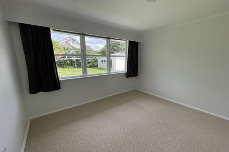 Photo of property in 76 Wikiriwhi Crescent, Awapuni, Palmerston North, 4412