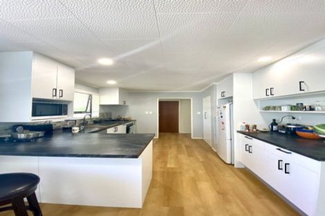 Photo of property in 122 California Drive, Totara Park, Upper Hutt, 5018