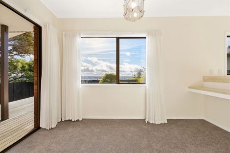 Photo of property in 2/16 Denver Avenue, Sunnyvale, Auckland, 0612