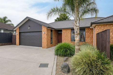 Photo of property in 12 Hampshire Court, Flagstaff, Hamilton, 3210