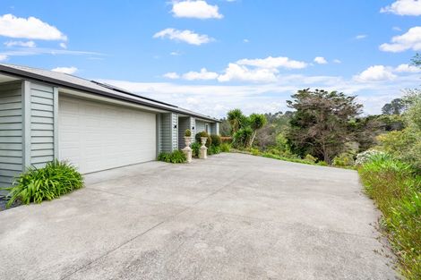 Photo of property in 35 Hobbs Road, Matakatia, Whangaparaoa, 0930