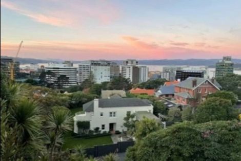 Photo of property in 5 Kinross Street, Kelburn, Wellington, 6012