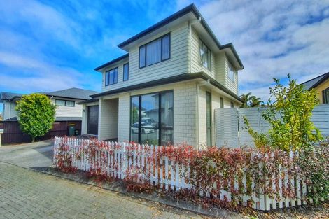 Photo of property in 19a Northcross Drive, Oteha, Auckland, 0632