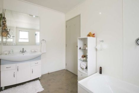 Photo of property in 25 Moana Drive, Mahia, 4198