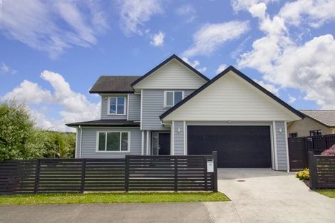 Photo of property in 17 Walter Ruddock Avenue, Kumeu, 0810