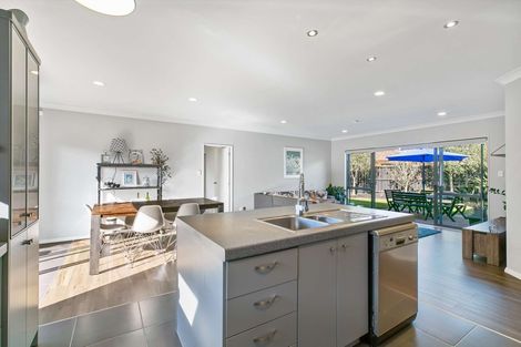 Photo of property in 56 Stranraer Crescent, Wattle Downs, Auckland, 2103