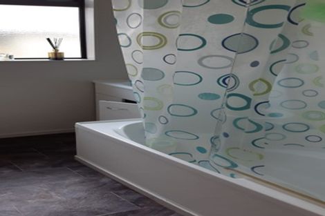 Photo of property in 28 Miriam Corban Heights, Henderson, Auckland, 0612