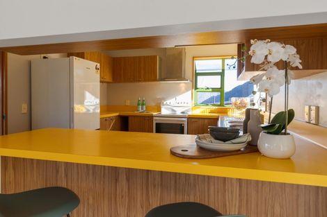 Photo of property in 117a Wynyard Crescent, Fernhill, Queenstown, 9300