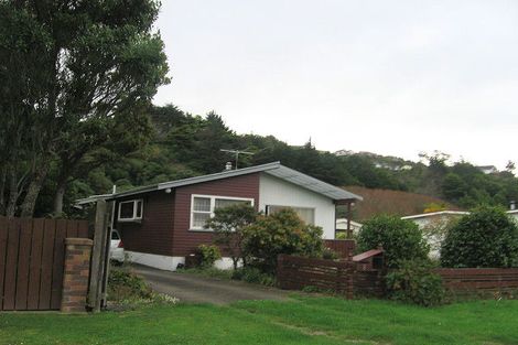 Photo of property in 8 Luckie Street, Tawa, Wellington, 5028