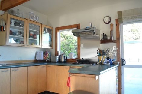 Photo of property in 32 Owhiro Bay Parade, Owhiro Bay, Wellington, 6023