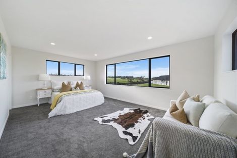 Photo of property in 73 Hayfield Way, Karaka, Papakura, 2113