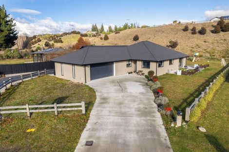 Photo of property in 31 Kingfisher Crescent, Albert Town, Wanaka, 9305