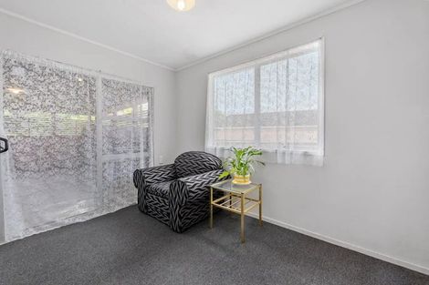 Photo of property in 22 Becker Drive, Weymouth, Auckland, 2103