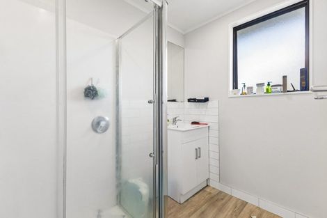Photo of property in 2/77 Redcrest Avenue, Red Hill, Papakura, 2110