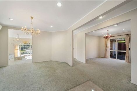 Photo of property in 12 De Havilland Drive, Goodwood Heights, Auckland, 2105
