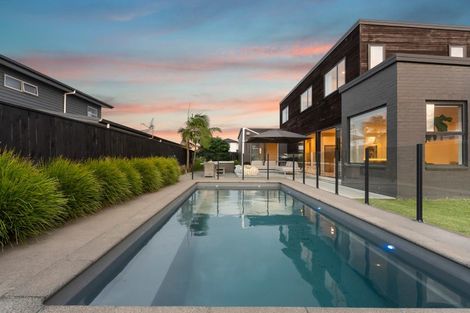 Photo of property in 32 Defender Crescent, Beachlands, Auckland, 2018