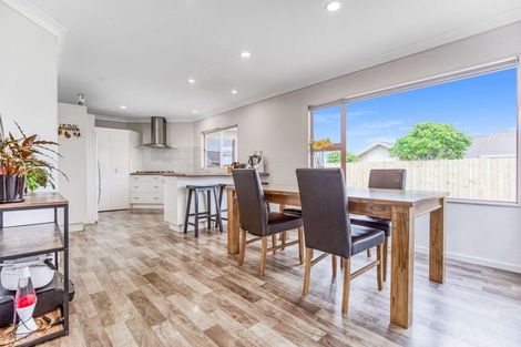 Photo of property in 13 Brookesmith Drive, Waiuku, 2123