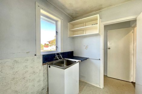 Photo of property in 1 Taha Road, Te Atatu South, Auckland, 0610