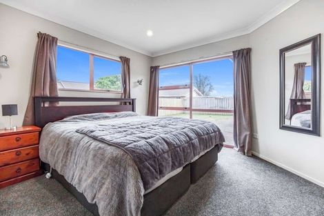 Photo of property in 13 Brookesmith Drive, Waiuku, 2123