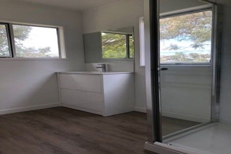 Photo of property in 2/56 Knightsbridge Drive, Forrest Hill, Auckland, 0620