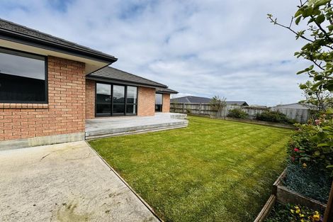 Photo of property in 8 Gibraltar Way, Fitzherbert, Palmerston North, 4410
