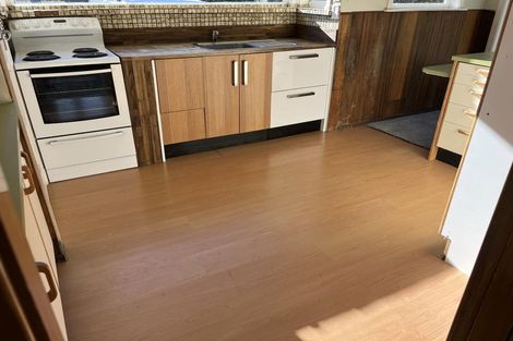 Photo of property in 27 Beauchamp Street, Tawa, Wellington, 5028