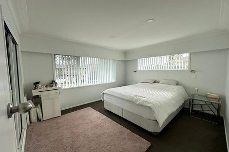 Photo of property in 2 Edmund Hillary Avenue, Papakura, 2110
