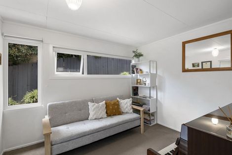 Photo of property in 2/40 Beulah Avenue, Rothesay Bay, Auckland, 0630