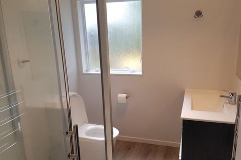 Photo of property in 60 Lagoon Way, West Harbour, Auckland, 0618