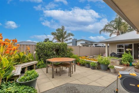 Photo of property in 2 Arthur Close, Clive, 4102