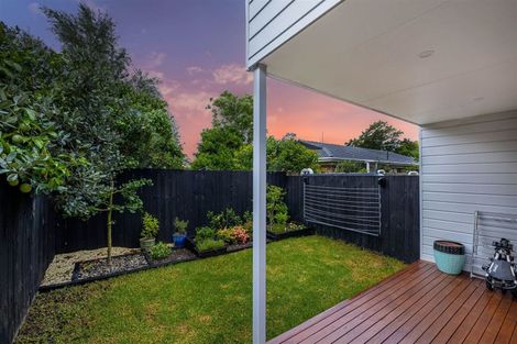 Photo of property in 4f Pinedale Place, Henderson, Auckland, 0610
