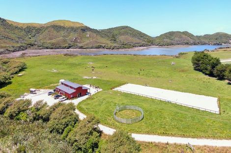 Photo of property in 102 Wharariki Road, Puponga, Collingwood, 7073