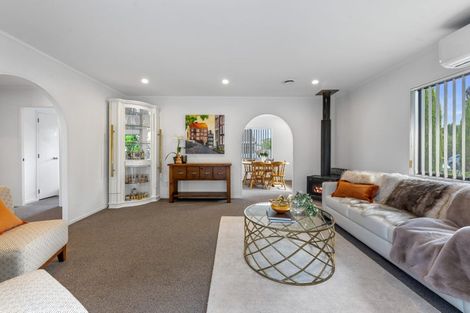 Photo of property in 37 Gosford Drive, Botany Downs, Auckland, 2010