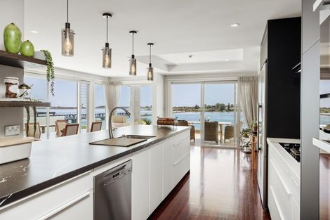 Photo of property in 2/14 First Avenue, Avenues, Whangarei, 0110