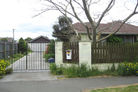 Photo of property in 76 Englefield Road, Northwood, Christchurch, 8051